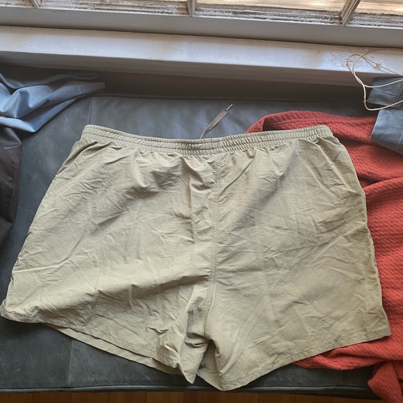 Patagonia Women's olive Baggies - Picture 5 of 6